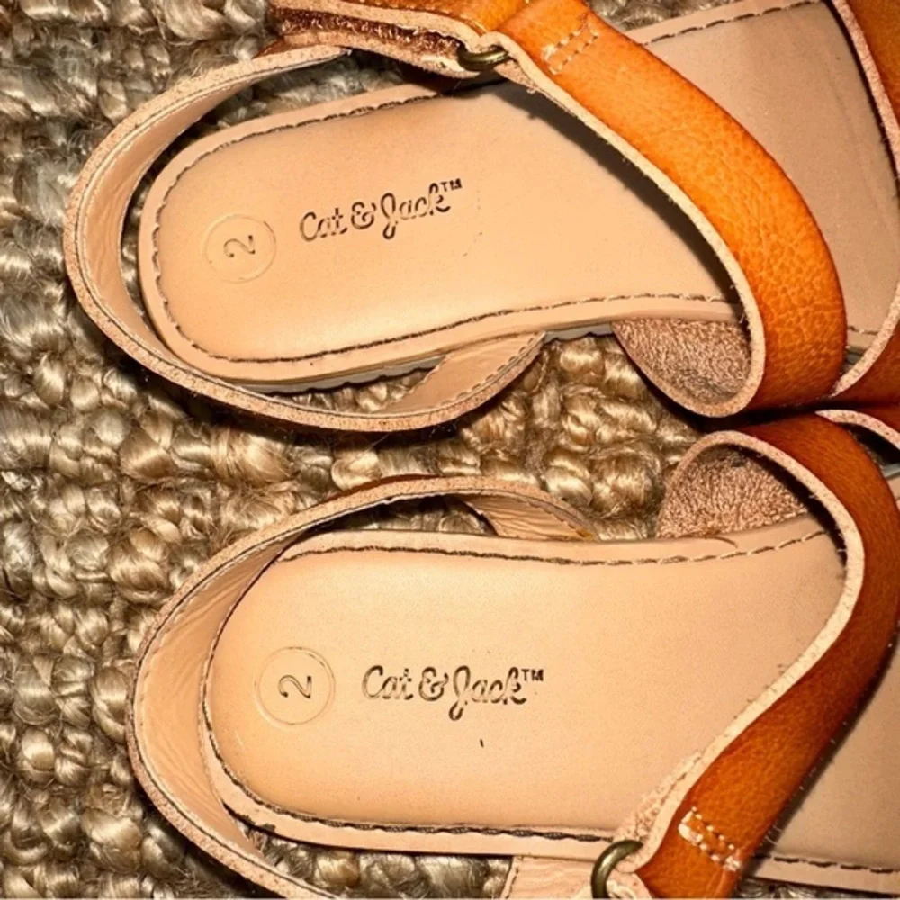 Cat‎ & Jack sandals tan Velcro closure kids size 2